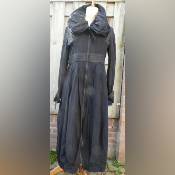 SARAH PACINI Sz 1 Futuristic Lagenlook Statement Collar & Bubble Hem Overcoat - Picture 2 of 13